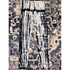 MAHINA • Reposh Tie Dye Leggings (M)